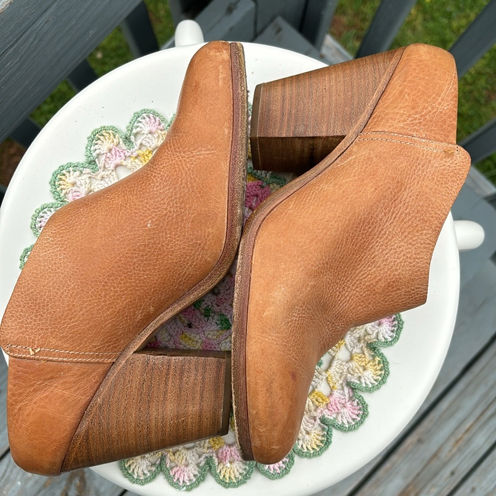 Leather mules